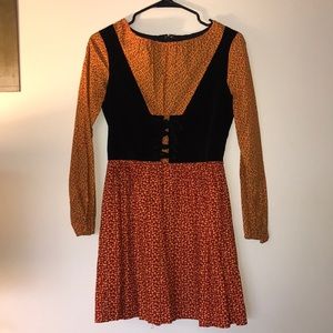 Vintage floral/velvet oktoberfest style dress 🧡